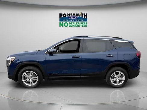 Used 2022 GMC Terrain SLE w/ Driver Convenience Package image 2