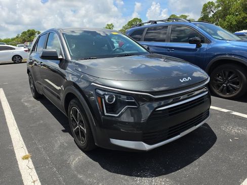 Certified 2024 Kia Niro LX FWD image 3