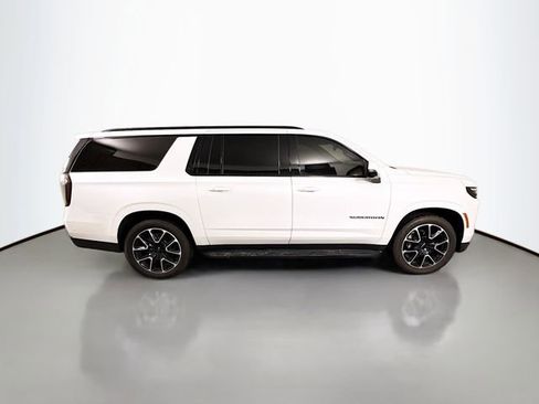 Used 2025 Chevrolet Suburban RST w/ RST Capability Package AWD/4WD image 8