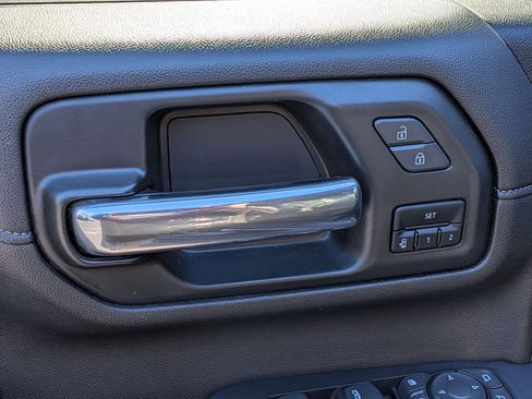 Used 2023 GMC Sierra 2500 Denali w/ Denali Black Diamond Edition image 15