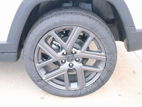 New 2026 Jeep Compass Limited image 18