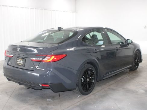 Used 2025 Toyota Camry SE FWD image 9