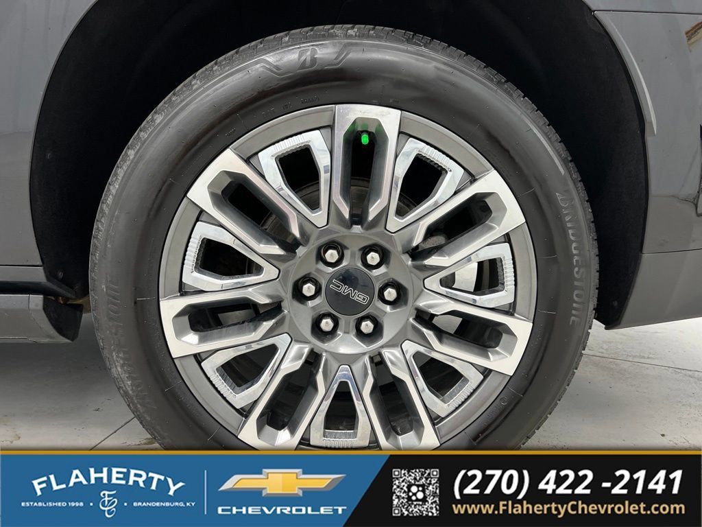 Used 2023 GMC Yukon XL Denali Ultimate AWD/4WD image 19