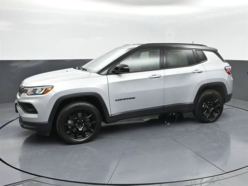 Used 2024 Jeep Compass Latitude w/ Altitude Special Edition AWD/4WD image 28