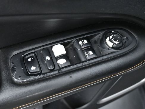 Used 2018 Jeep Compass Latitude w/ Popular Equipment Group image 3