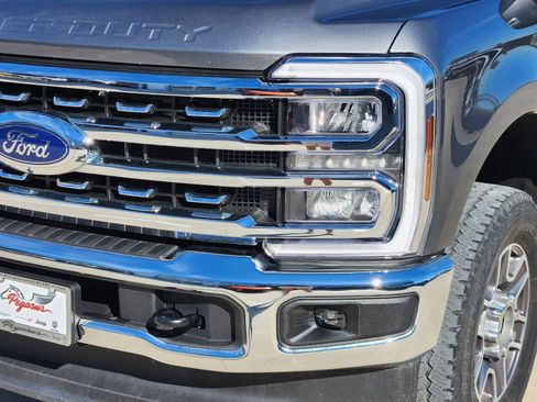 Used 2024 Ford F350 Lariat image 9