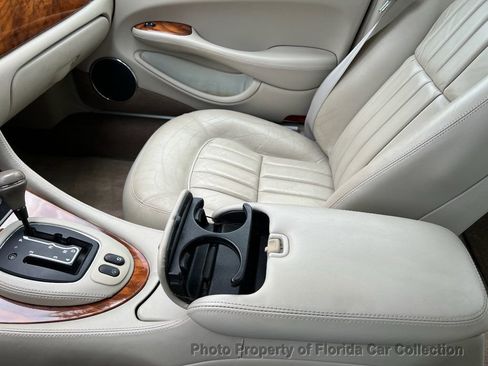 Used 2000 Jaguar XJ8 RWD image 54