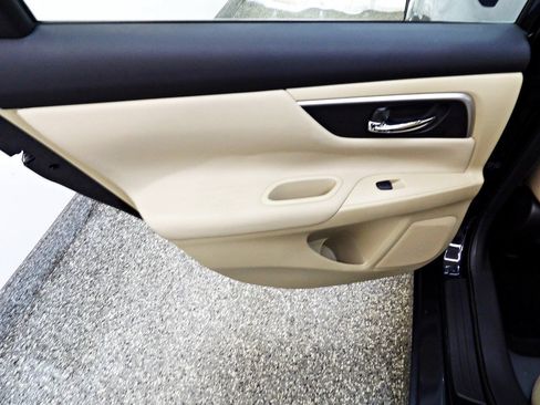 Used 2016 Nissan Altima 3.5 SL FWD image 9