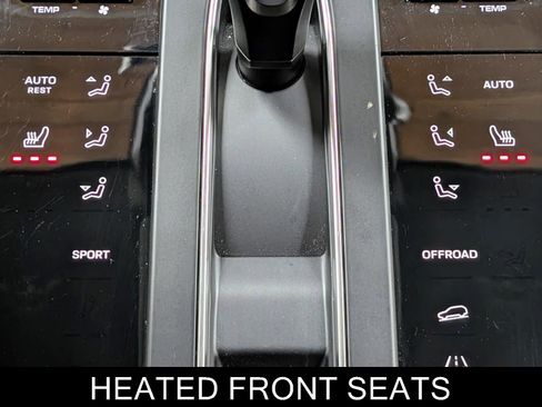 Used 2025 Porsche Macan image 29