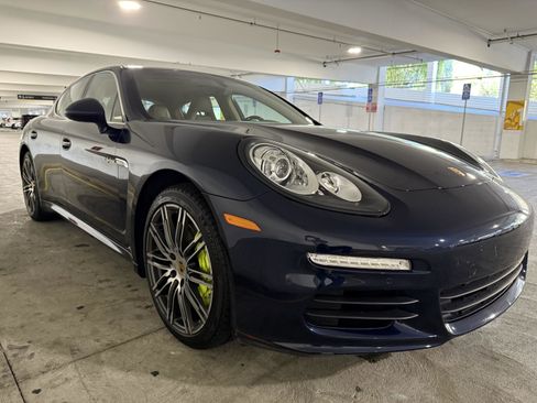 Used 2015 Porsche Panamera S image 2