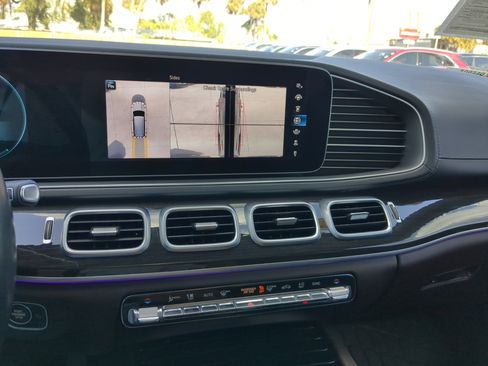 Used 2023 Mercedes-Benz GLS 450 4MATIC image 26