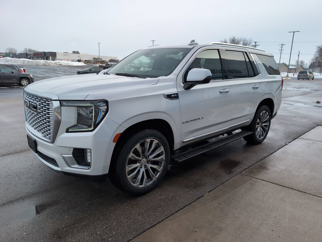 Used 2021 GMC Yukon Denali w/ Denali Premium Package AWD/4WD image 4