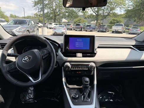 Used 2023 Toyota RAV4 XLE w/ Convenience Package AWD/4WD image 15