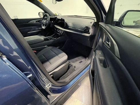 Used 2025 Chevrolet Traverse LT w/ Driver Confidence Package AWD/4WD image 28