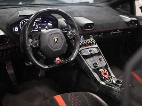 Used 2019 Lamborghini Huracan Performante AWD/4WD image 29