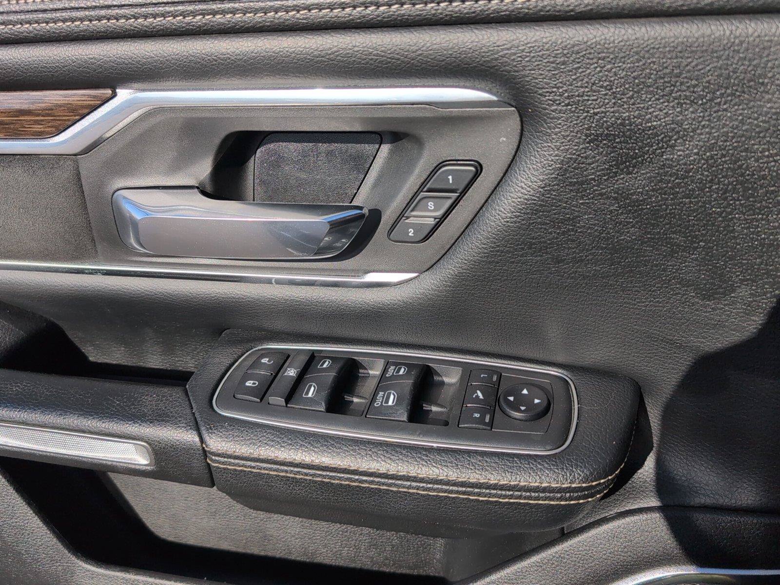 Used 2019 RAM 1500 Laramie AWD/4WD image 16