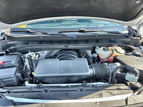 Used 2023 Chevrolet Suburban LT w/ Luxury Package RWD image 14