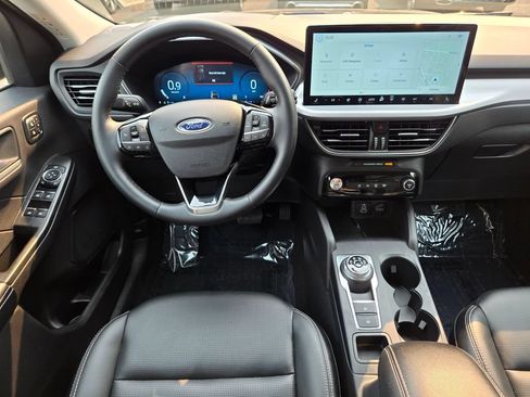 Used 2025 Ford Escape Platinum AWD/4WD image 17