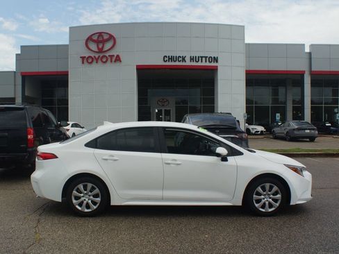 Used 2026 Toyota Corolla LE FWD image 1