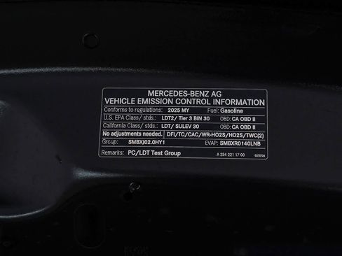 Used 2025 Mercedes-Benz GLC 300 4MATIC image 31