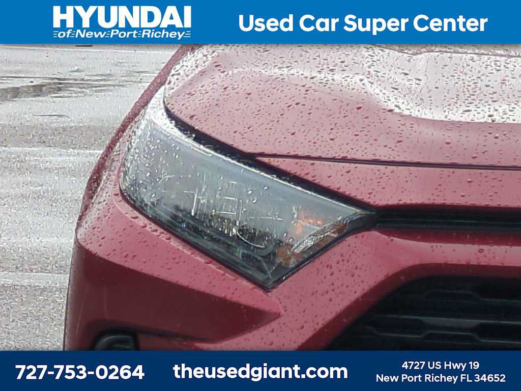 Used 2022 Toyota RAV4 LE AWD/4WD image 9