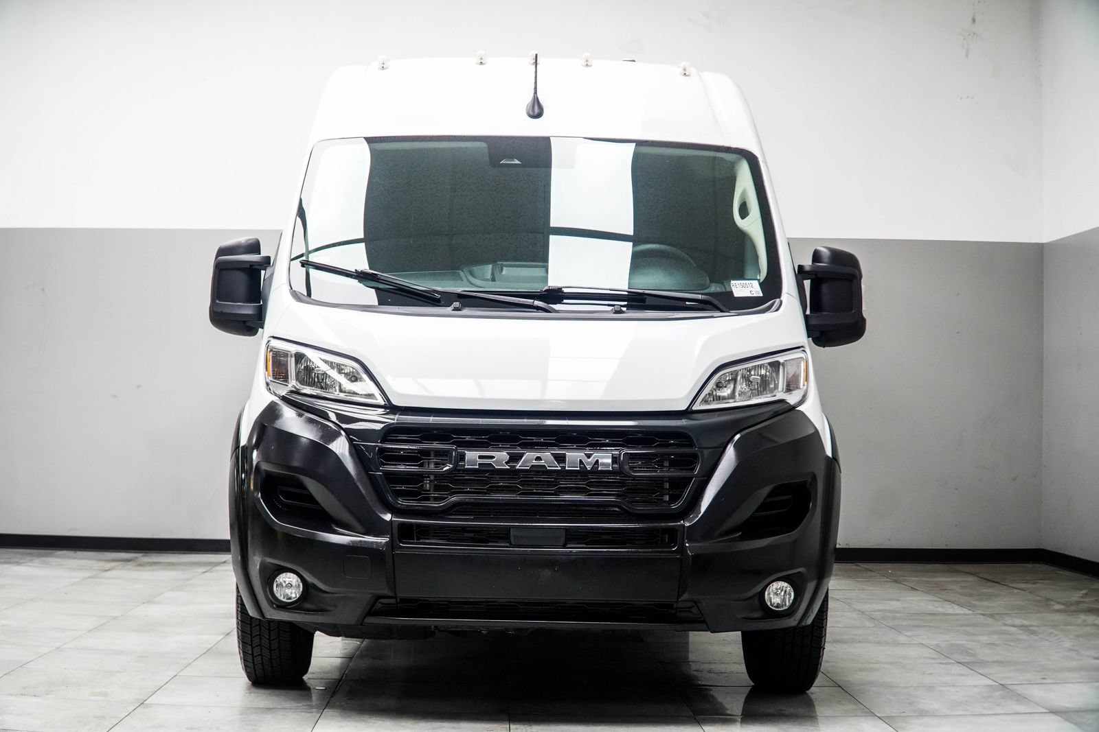 Used 2024 RAM ProMaster 2500 w/ Convenience Group FWD image 8