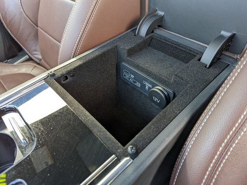 Used 2017 Jaguar XF R-Sport image 28