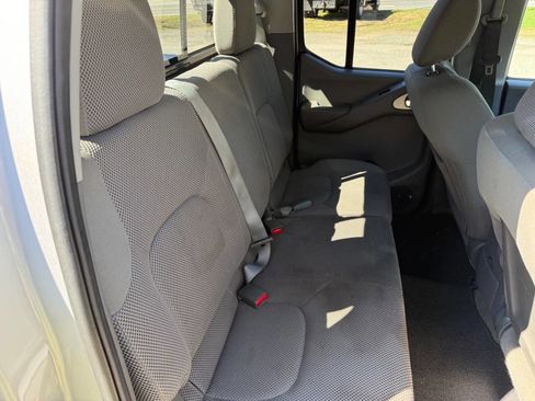 Used 2014 Nissan Frontier SV w/ SV Value Truck Package image 12