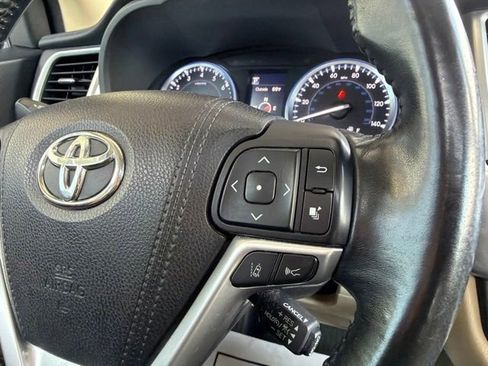 Used 2017 Toyota Highlander Limited AWD/4WD image 29