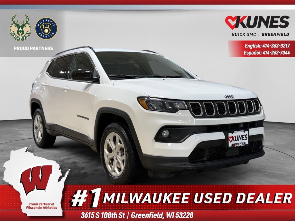 Used 2024 Jeep Compass Latitude AWD/4WD image 1