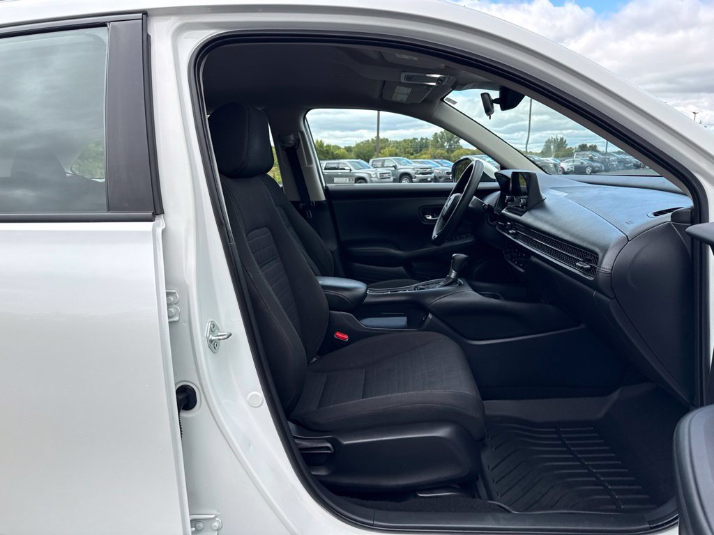 Used 2023 Honda HR-V LX image 11