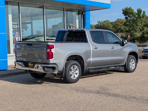 Used 2023 Chevrolet Silverado 1500 LT AWD/4WD image 3