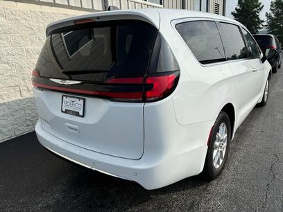 Used 2024 Chrysler Pacifica Touring-L