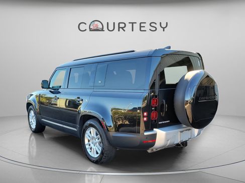 Used 2024 Land Rover Defender 130 S image 3