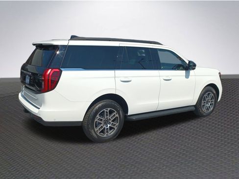New 2025 Ford Expedition Active image 4