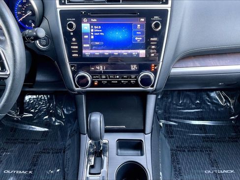Used 2019 Subaru Outback 2.5i Limited w/ Popular Package #2 image 9