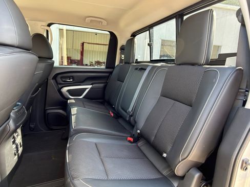 Used 2019 Nissan Titan PRO-4X image 22