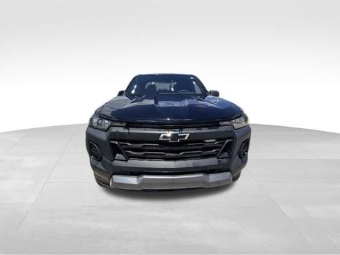 Used 2025 Chevrolet Colorado Trail Boss AWD/4WD image 3