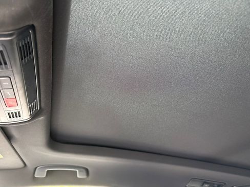 Used 2020 Volkswagen Tiguan SE R-Line image 16