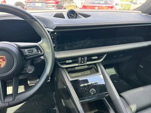 Used 2025 Porsche Macan 4S Electric AWD/4WD image 19