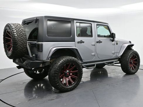 Used 2017 Jeep Wrangler Unlimited Sahara AWD/4WD image 7
