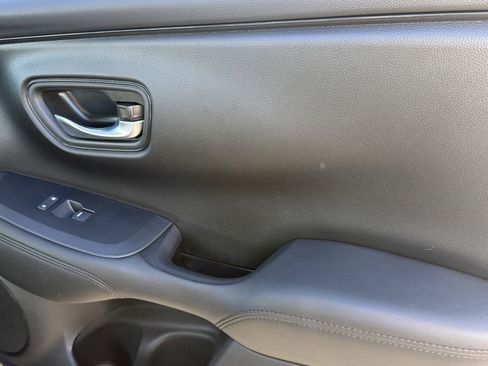 Certified 2025 Honda HR-V LX image 27