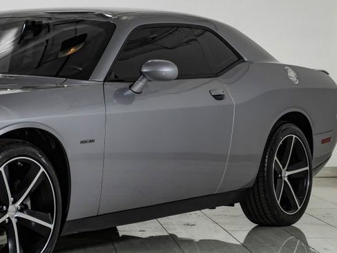 Used 2017 Dodge Challenger R/T image 34