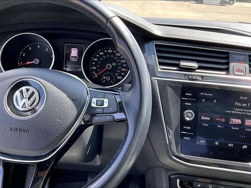 Used 2019 Volkswagen Tiguan SE w/ Panoramic Sunroof Package AWD/4WD image 25