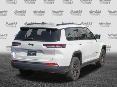 Used 2024 Jeep Grand Cherokee L Altitude AWD/4WD image 9