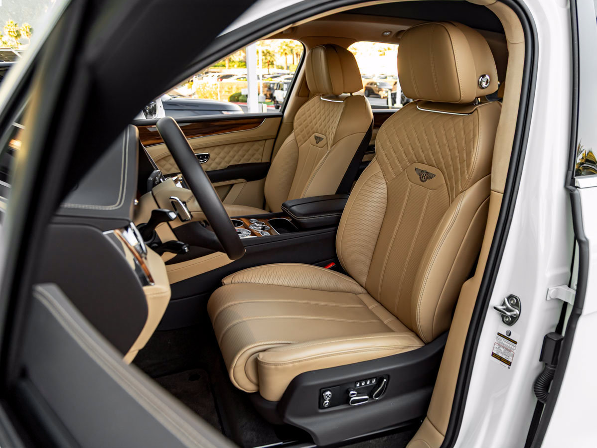 Used 2023 Bentley Bentayga AWD/4WD image 17