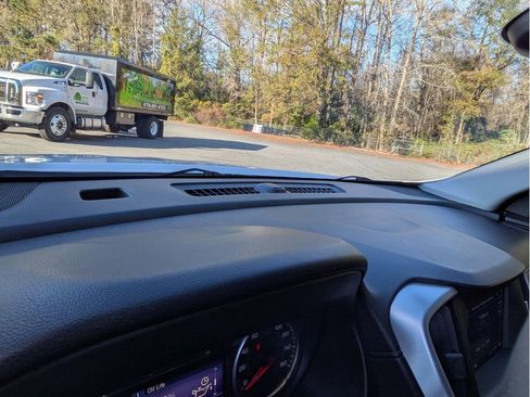 Used 2022 GMC Terrain SLE w/ Driver Convenience Package image 14