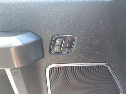 Used 2019 Ford F150 Lariat w/ Equipment Group 502A Luxury AWD/4WD image 15