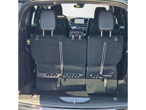 New 2026 Chrysler Pacifica Select image 5