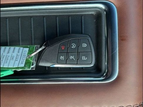 Used 2024 GMC Yukon Denali Ultimate image 37